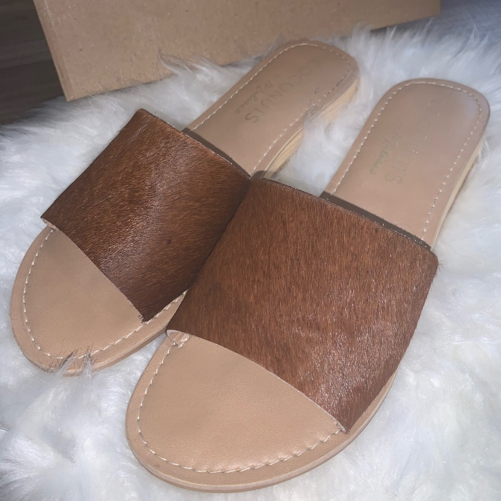 Brown cowhide sandals worn twice. Good condition!